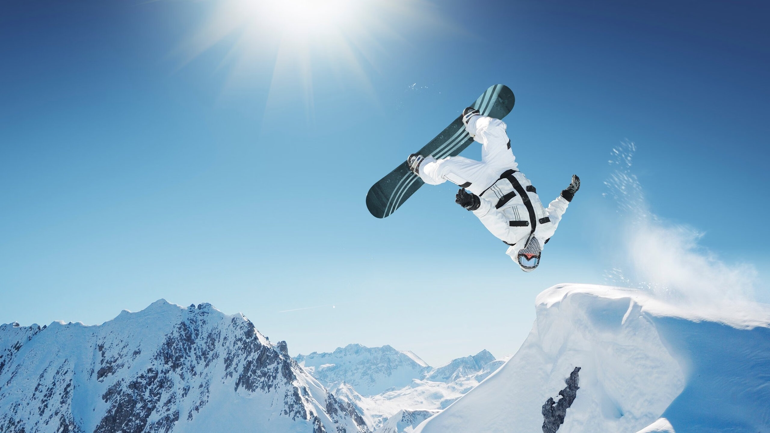 “足球场馆智能安检系统正式启用，提升赛事安全”，足球场检测机构